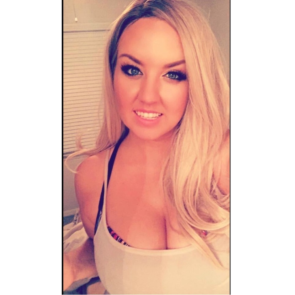 Ash Blonde Ombré High Density Heat Resistant Wig - Picture 9 of 11